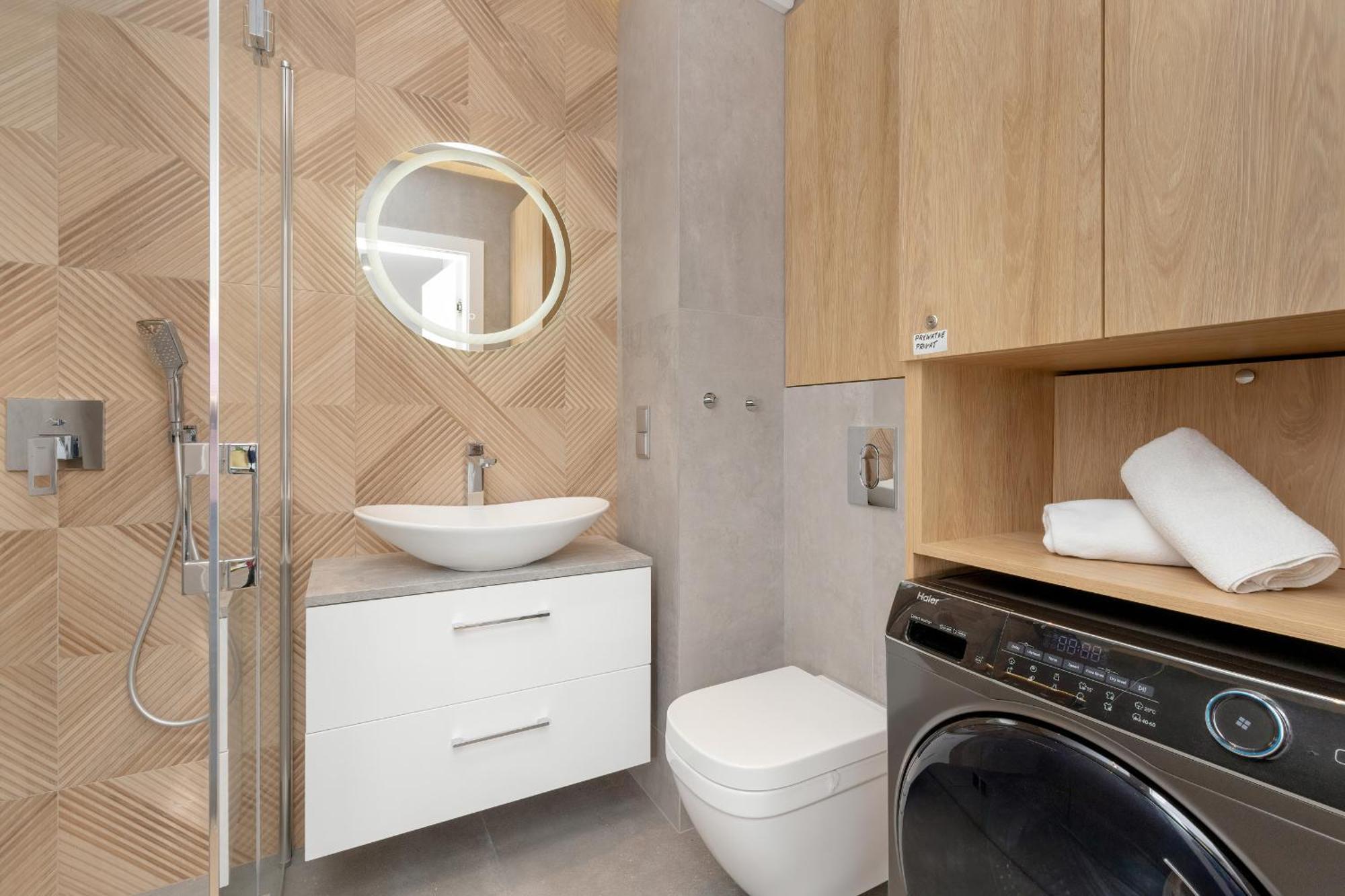 Bright Beige With Furnished Balcony And Parking In By Renters Apartament Gdańsk