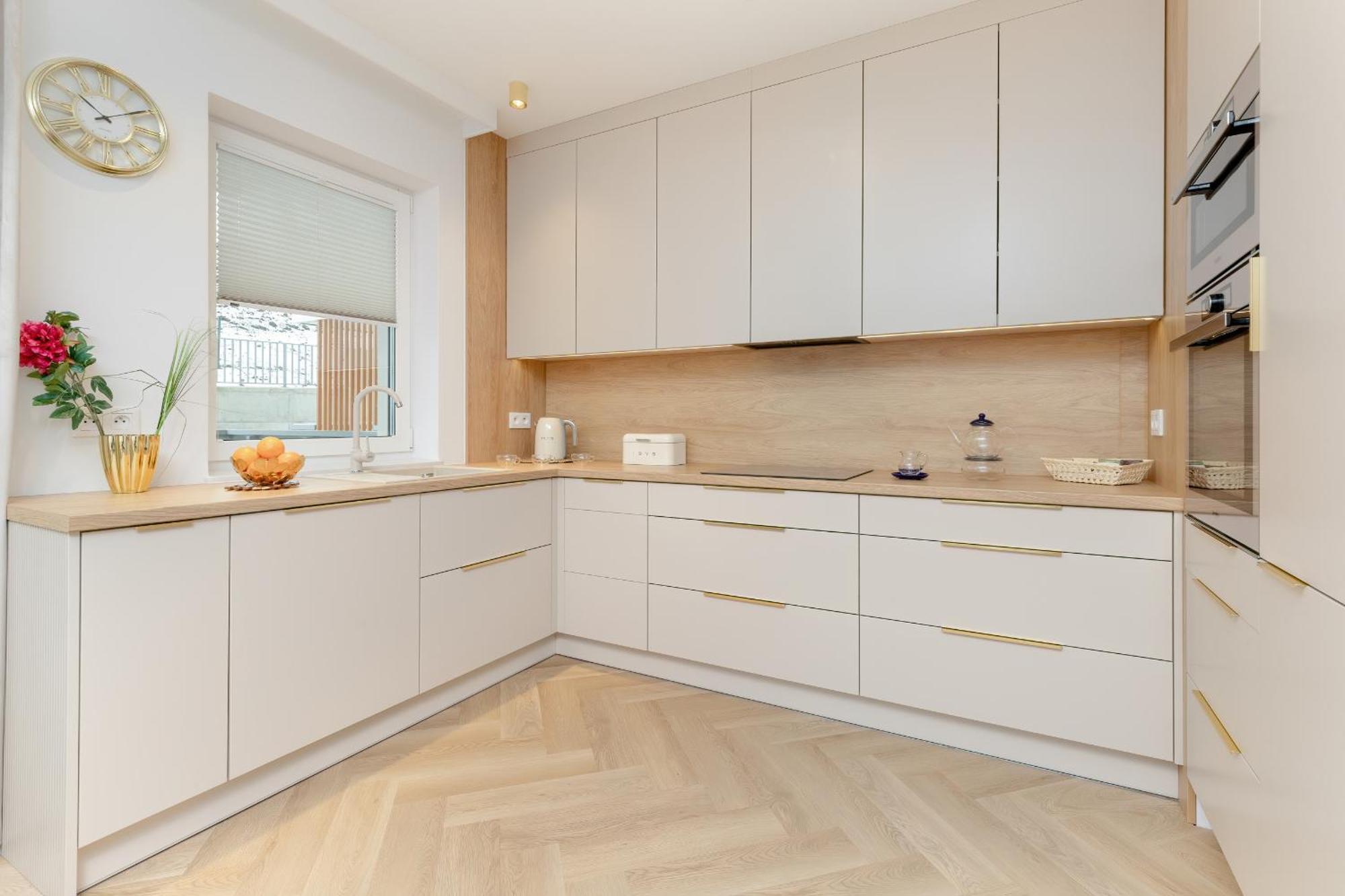 Bright Beige With Furnished Balcony And Parking In By Renters Apartament