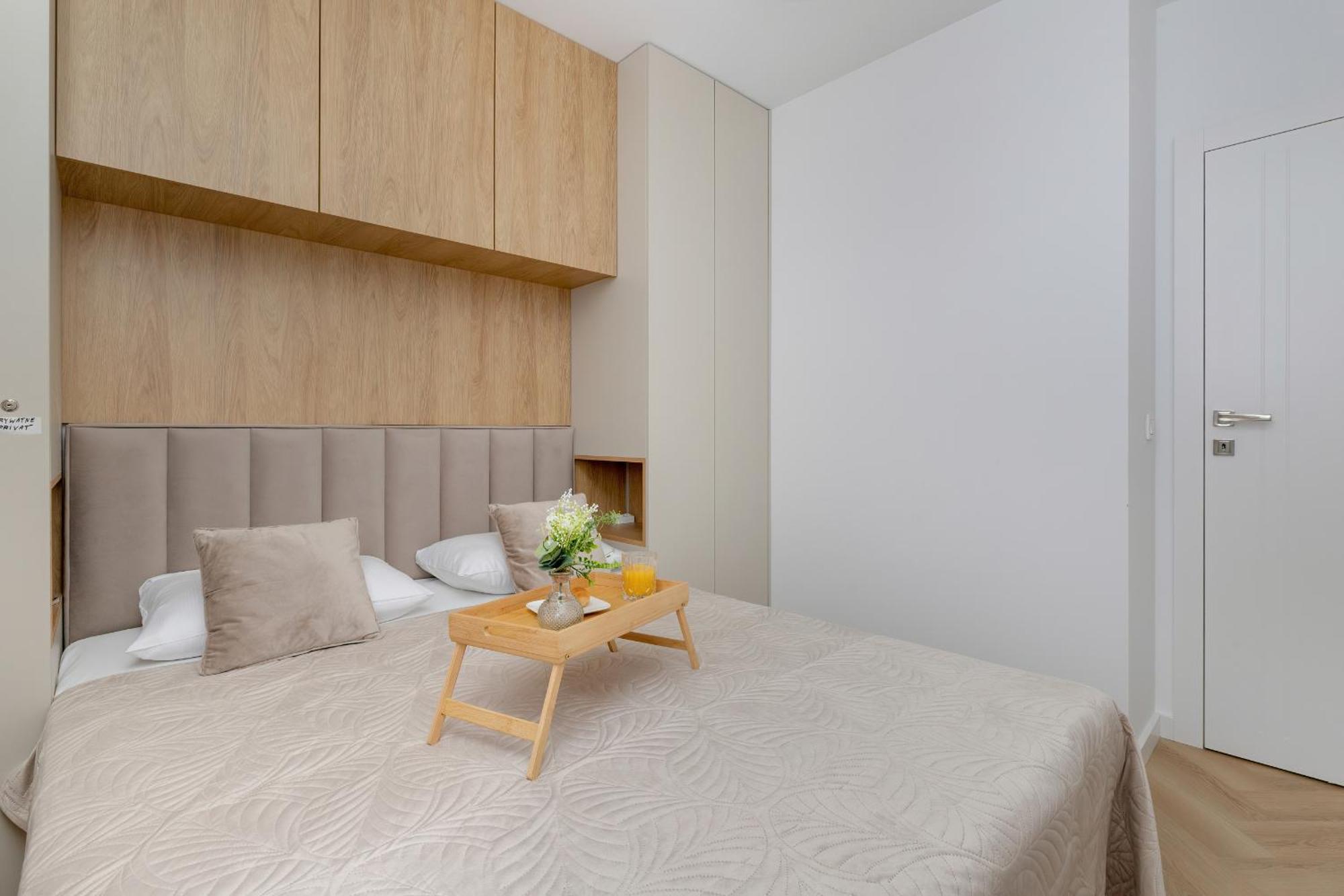Bright Beige With Furnished Balcony And Parking In By Renters Gdańsk