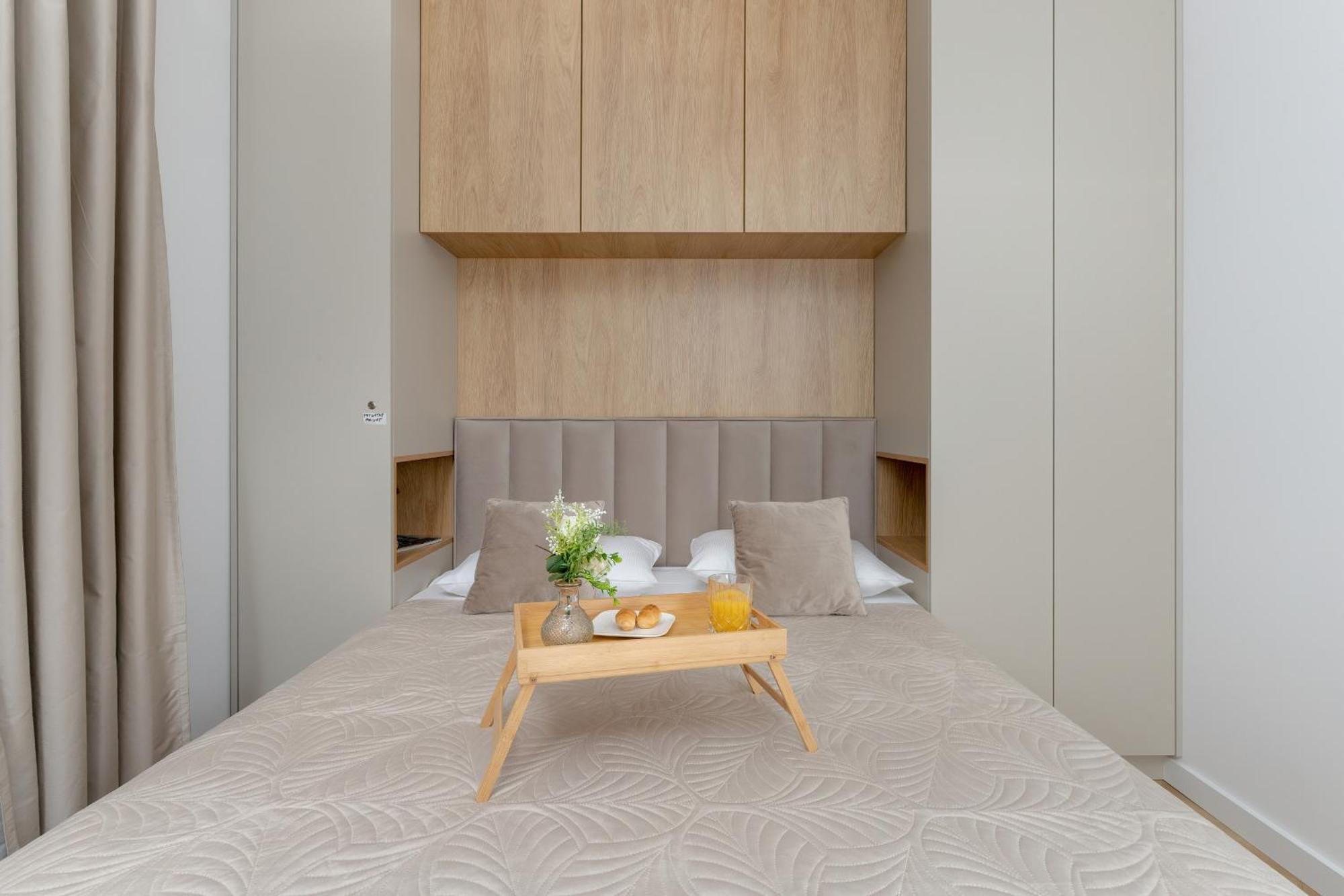 Bright Beige With Furnished Balcony And Parking In By Renters Apartament *