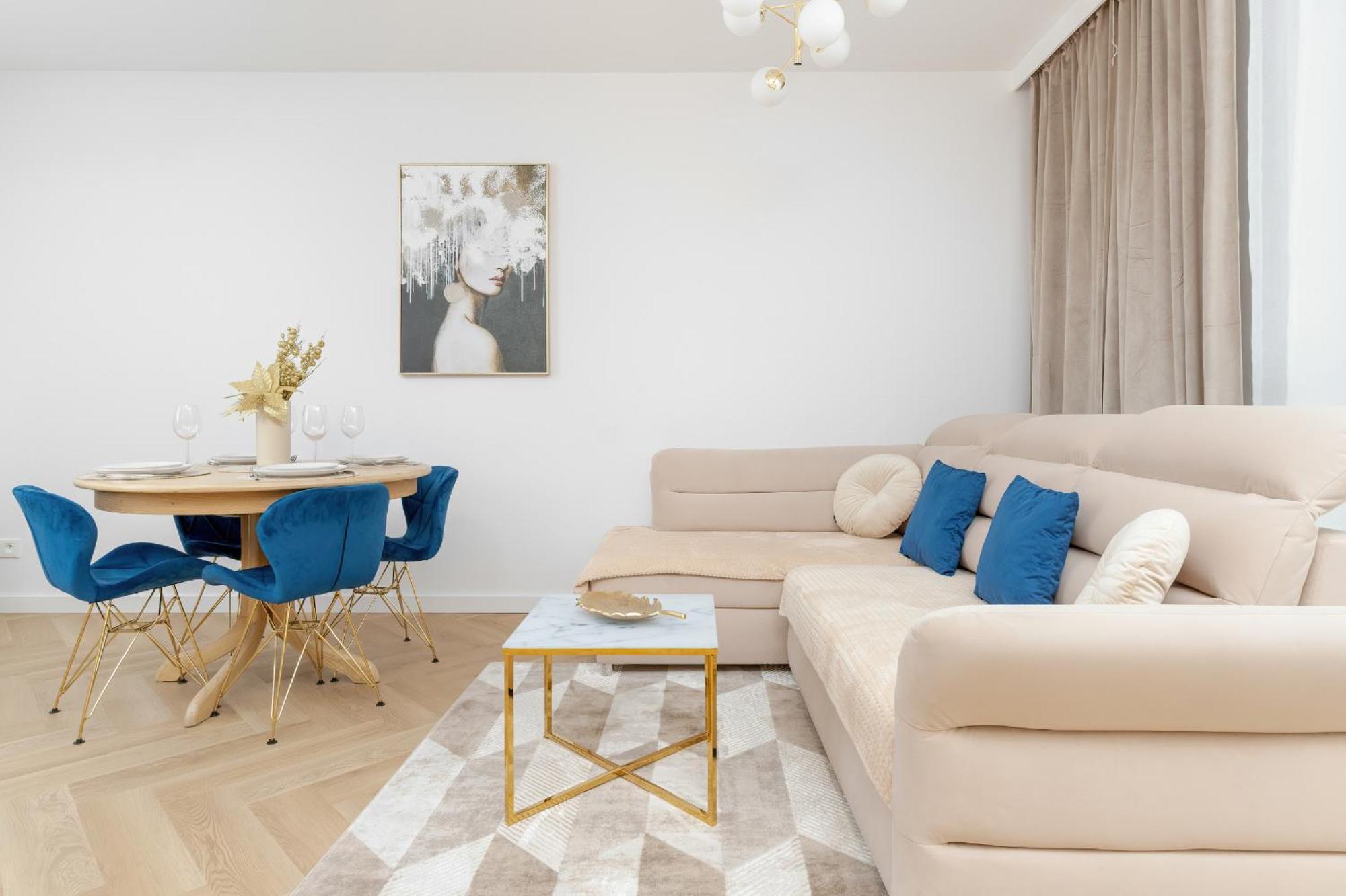 Bright Beige With Furnished Balcony And Parking In By Renters Apartament *