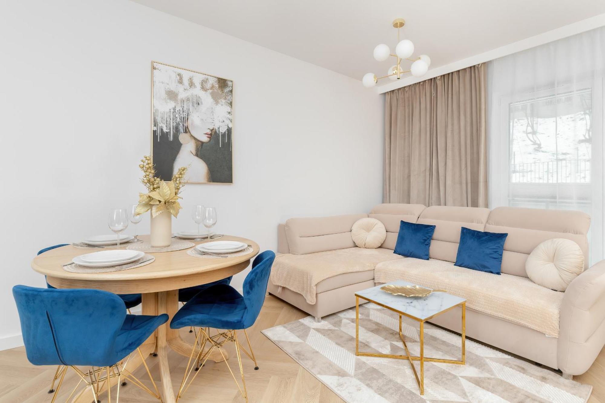 Bright Beige With Furnished Balcony And Parking In By Renters Apartament *